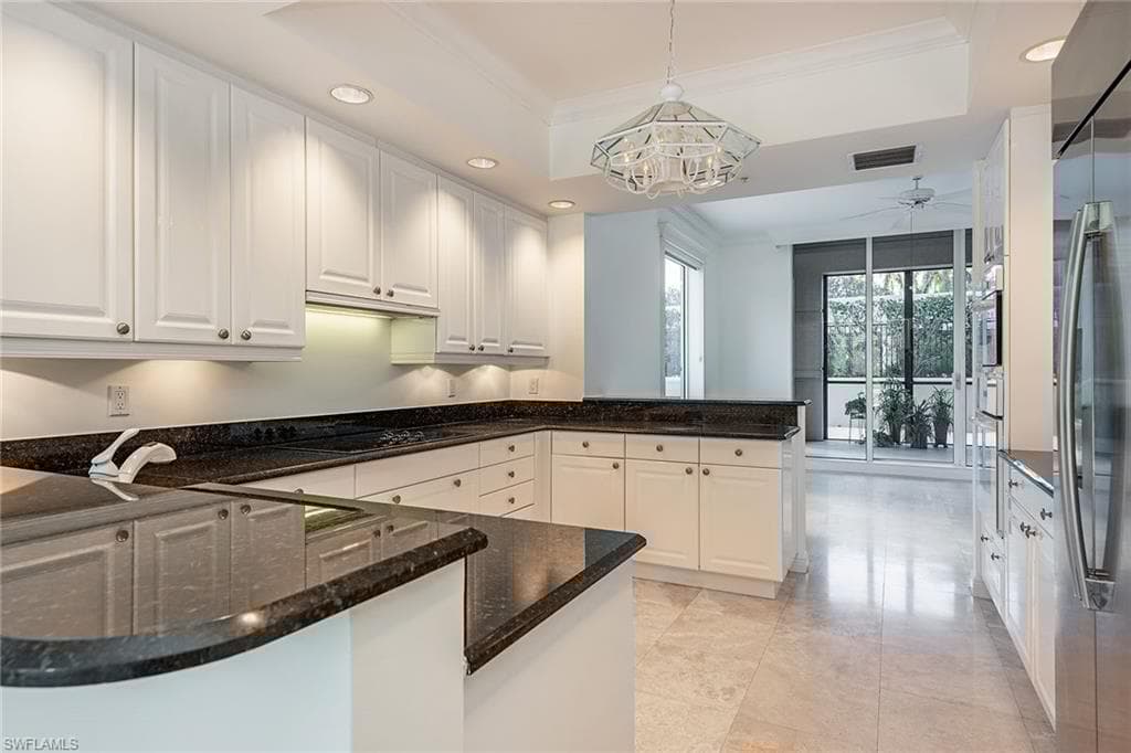 8960 Bay Colony Dr 104, Naples, FL 34108-1