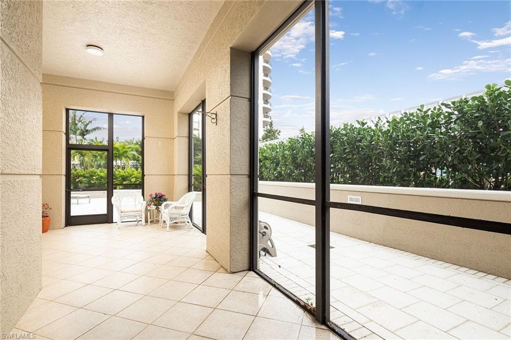8960 Bay Colony Dr 104, Naples, FL 34108-21