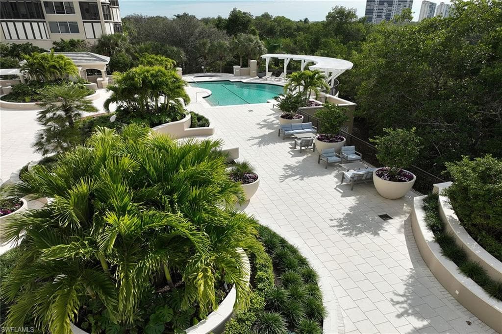 8960 Bay Colony Dr 104, Naples, FL 34108-27