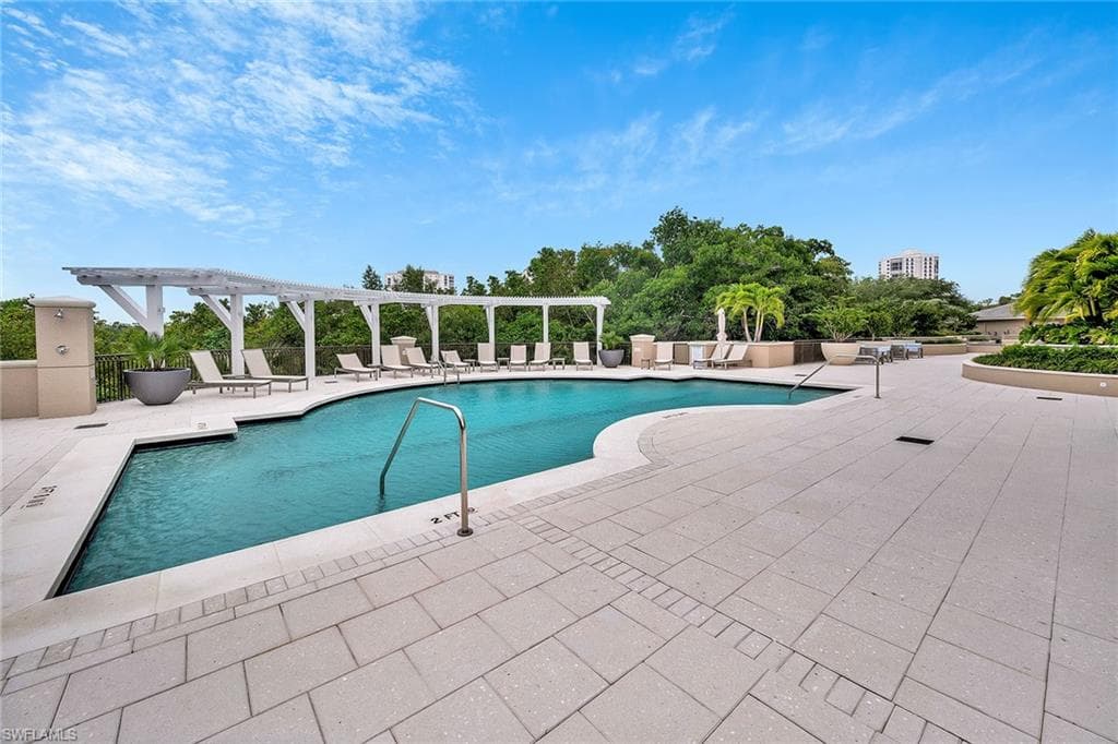 8960 Bay Colony Dr 104, Naples, FL 34108-29