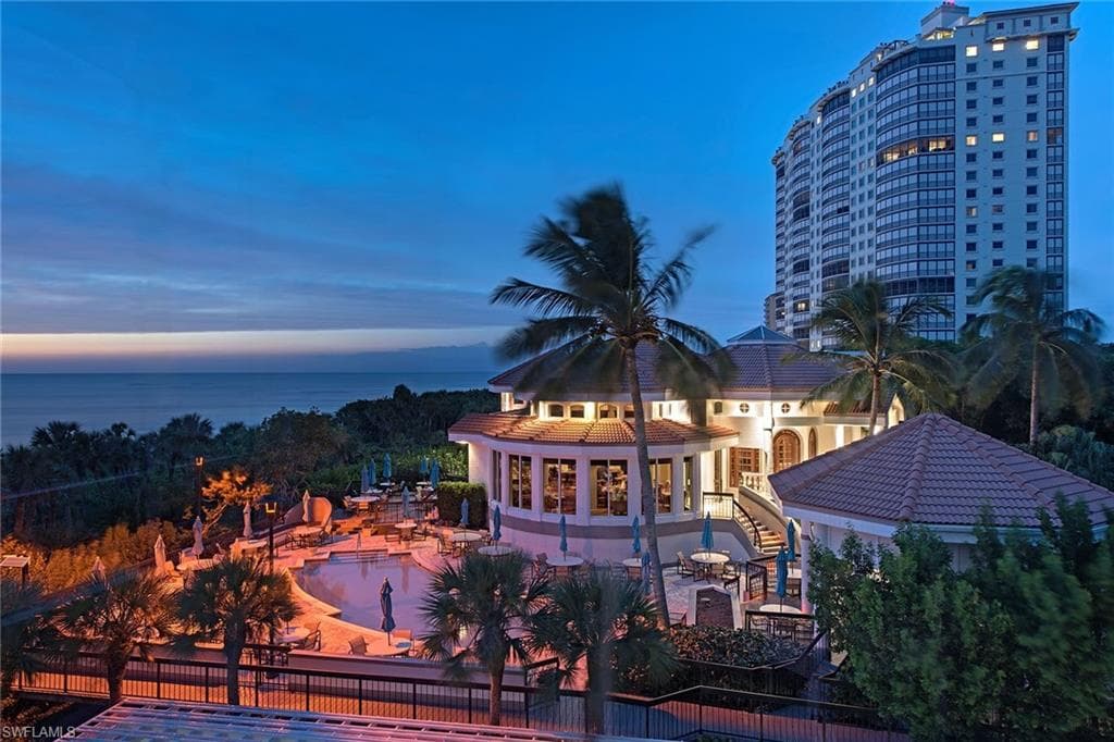 8960 Bay Colony Dr 104, Naples, FL 34108-30