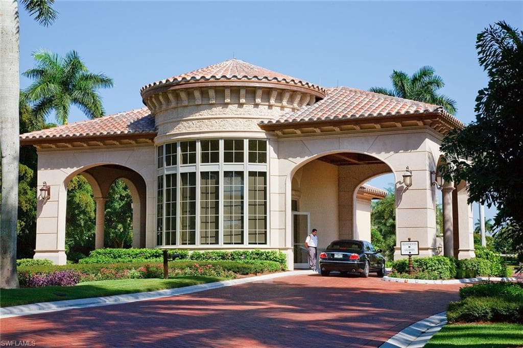 8960 Bay Colony Dr 104, Naples, FL 34108-32