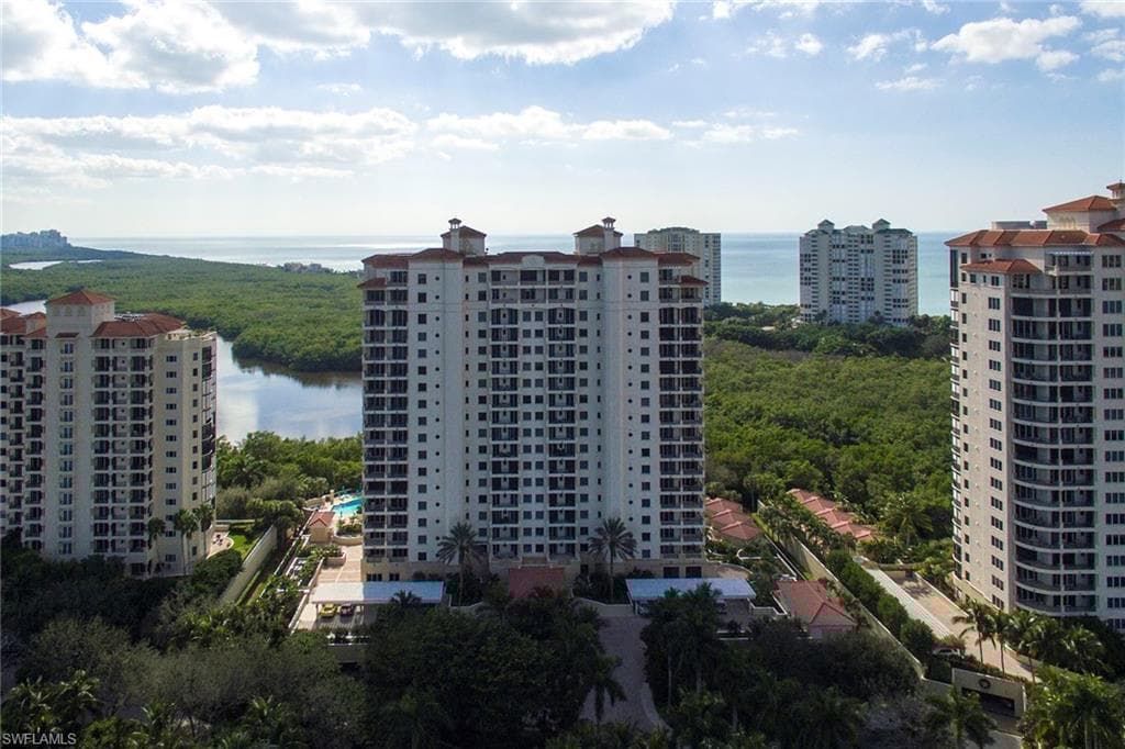 8960 Bay Colony Dr 104, Naples, FL 34108-33