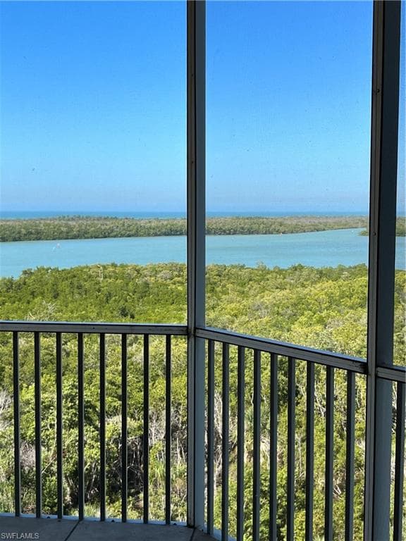 285 Grande Way 701, Naples, FL 34110-12