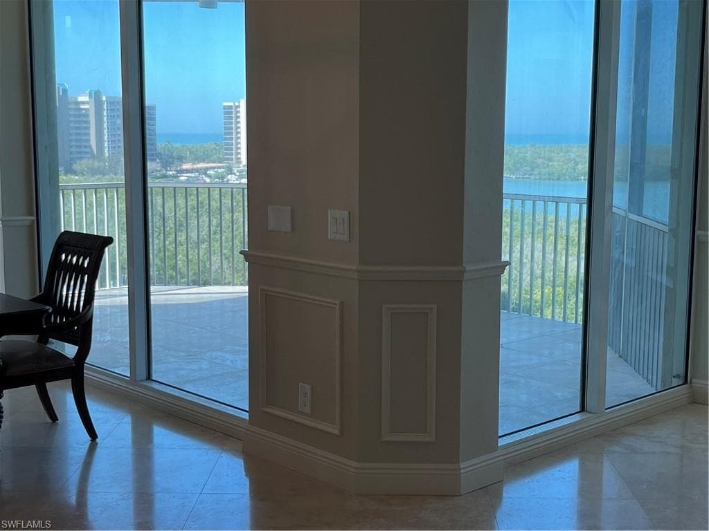 285 Grande Way 701, Naples, FL 34110-15