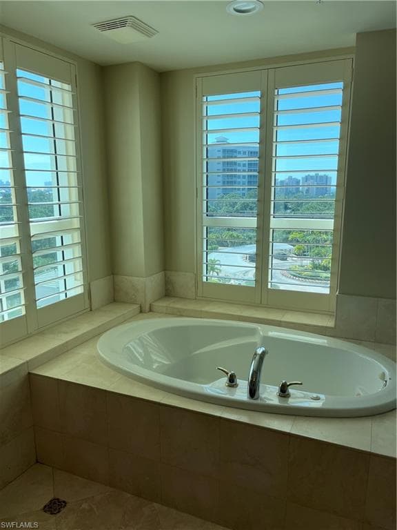 285 Grande Way 701, Naples, FL 34110-20