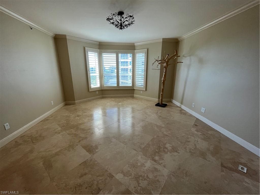 285 Grande Way 701, Naples, FL 34110-8