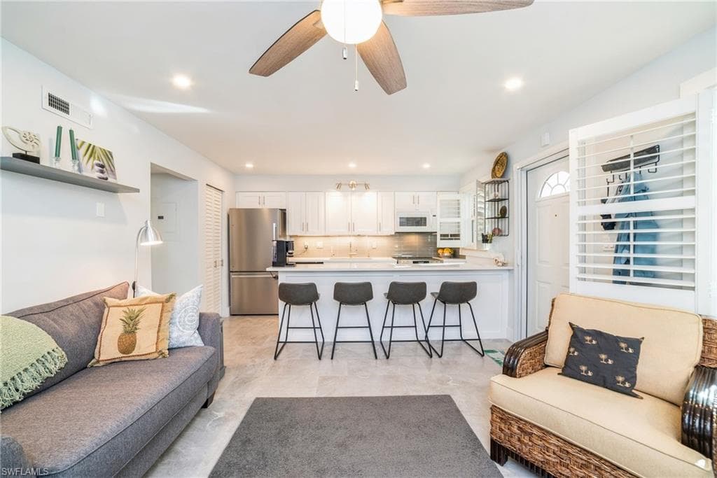 980 7th Ave S 101, Naples, FL 34102-9