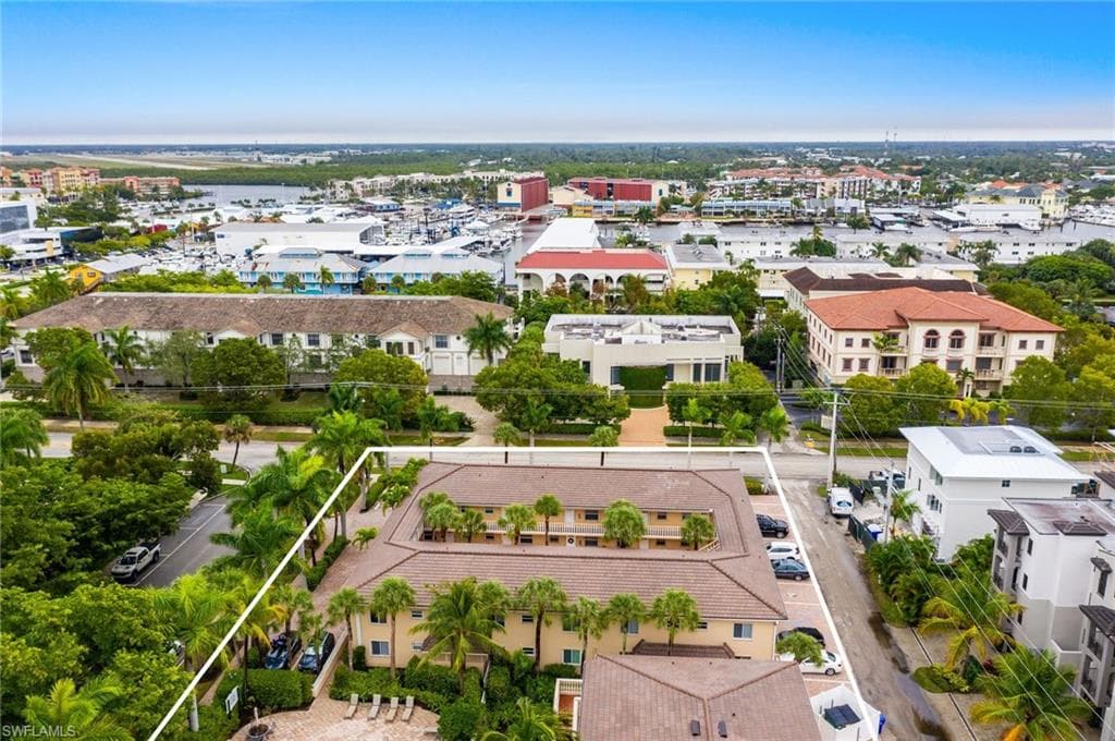 980 7th Ave S 101, Naples, FL 34102-10