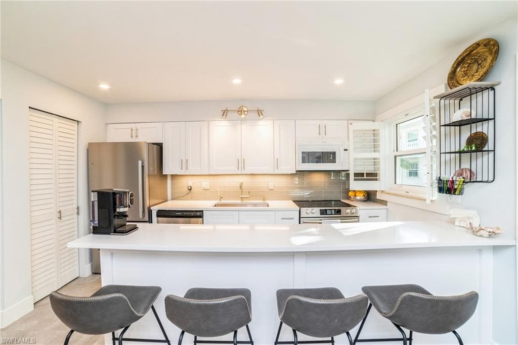 980 7th Ave S 101, Naples, FL 34102-12