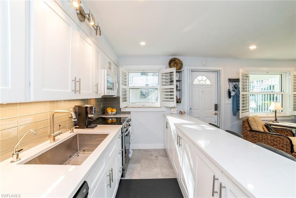 980 7th Ave S 101, Naples, FL 34102-14
