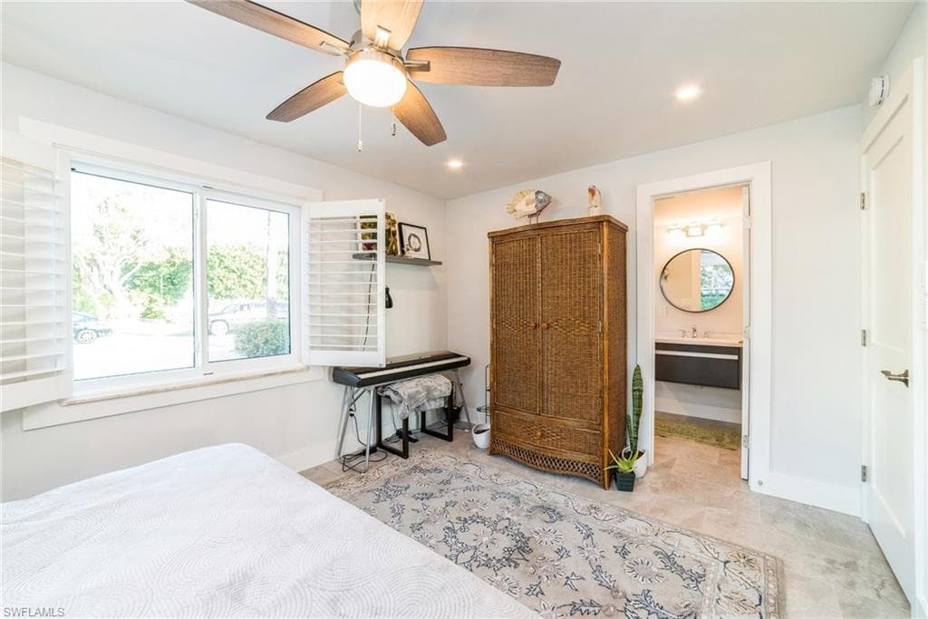 980 7th Ave S 101, Naples, FL 34102-20