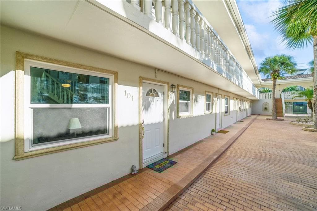 980 7th Ave S 101, Naples, FL 34102-25