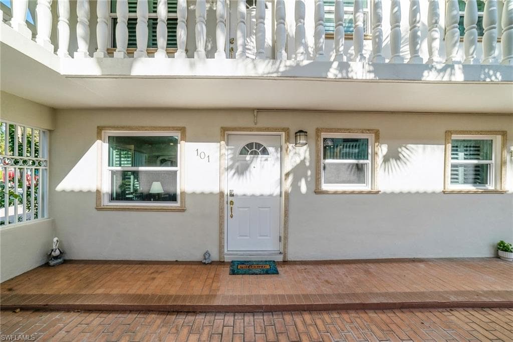 980 7th Ave S 101, Naples, FL 34102-26