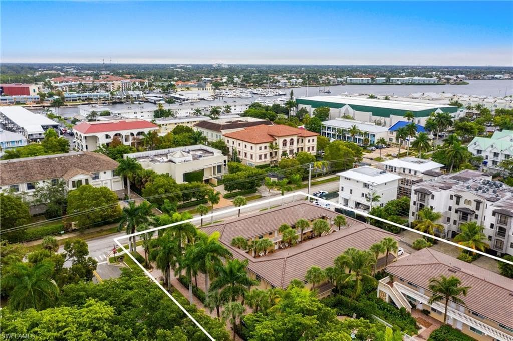 980 7th Ave S 101, Naples, FL 34102-27