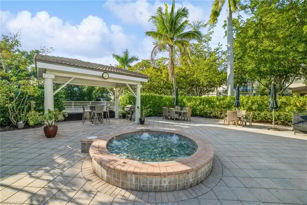 980 7th Ave S 101, Naples, FL 34102-28