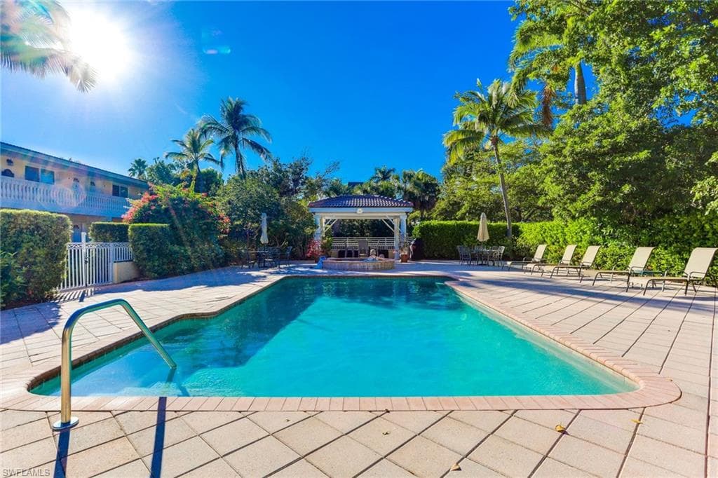 980 7th Ave S 101, Naples, FL 34102-29