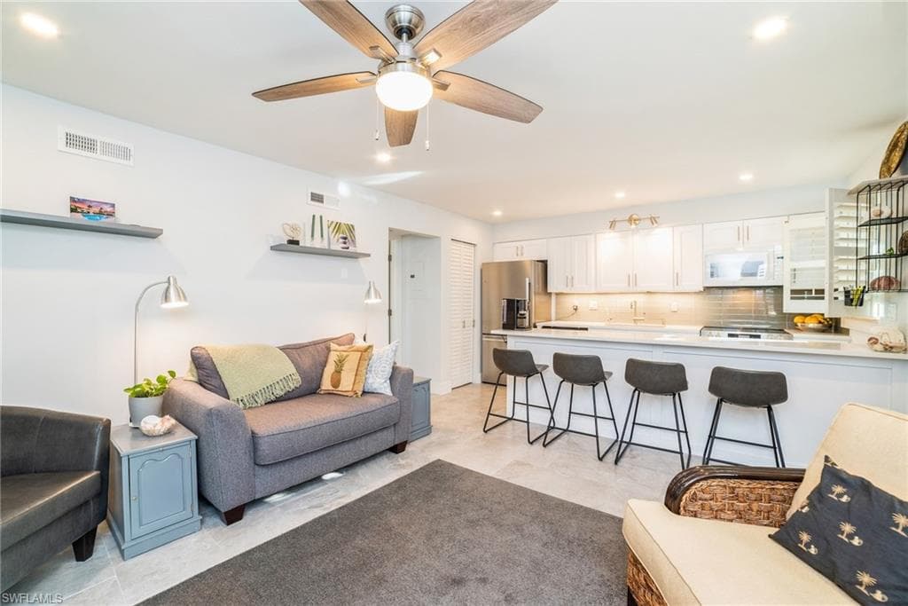 980 7th Ave S 101, Naples, FL 34102-7