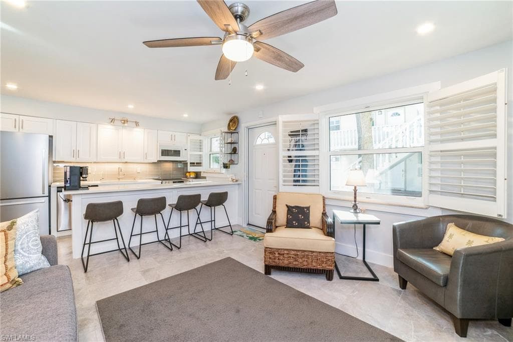 980 7th Ave S 101, Naples, FL 34102-8