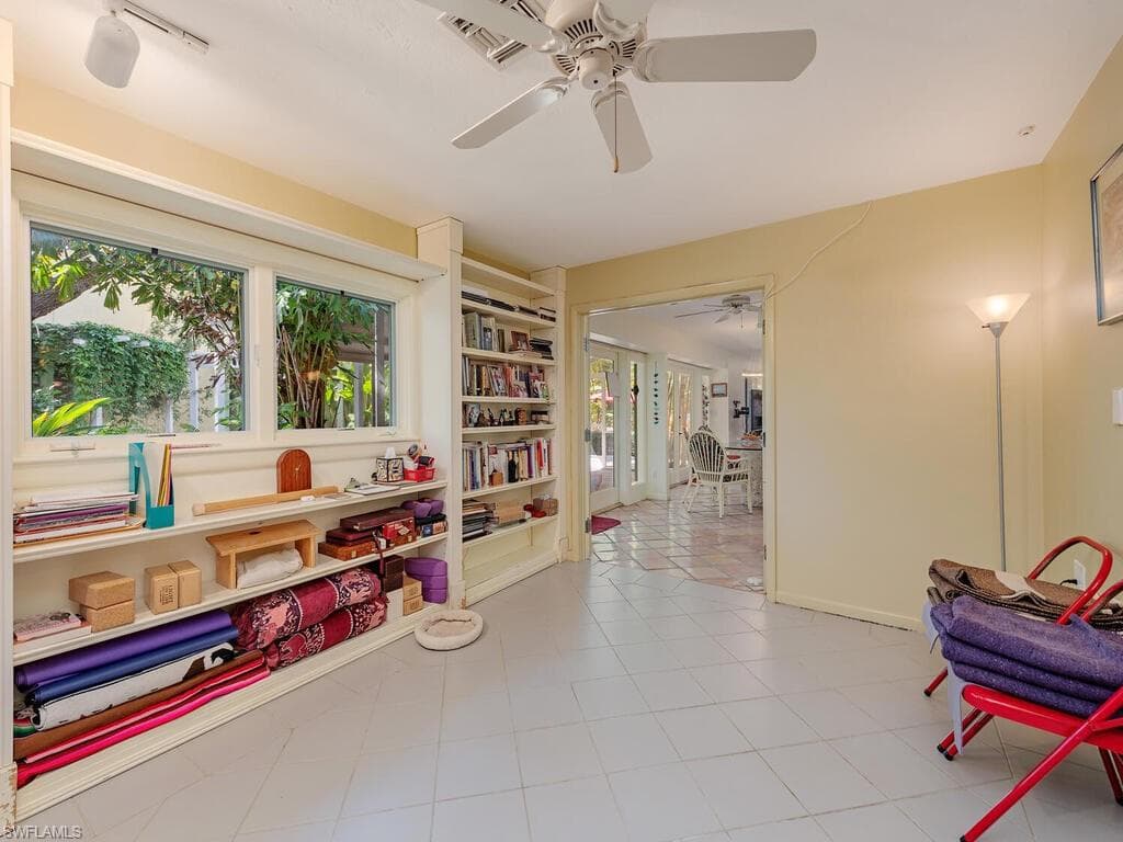 461 Carica Rd, Naples, FL 34108-13