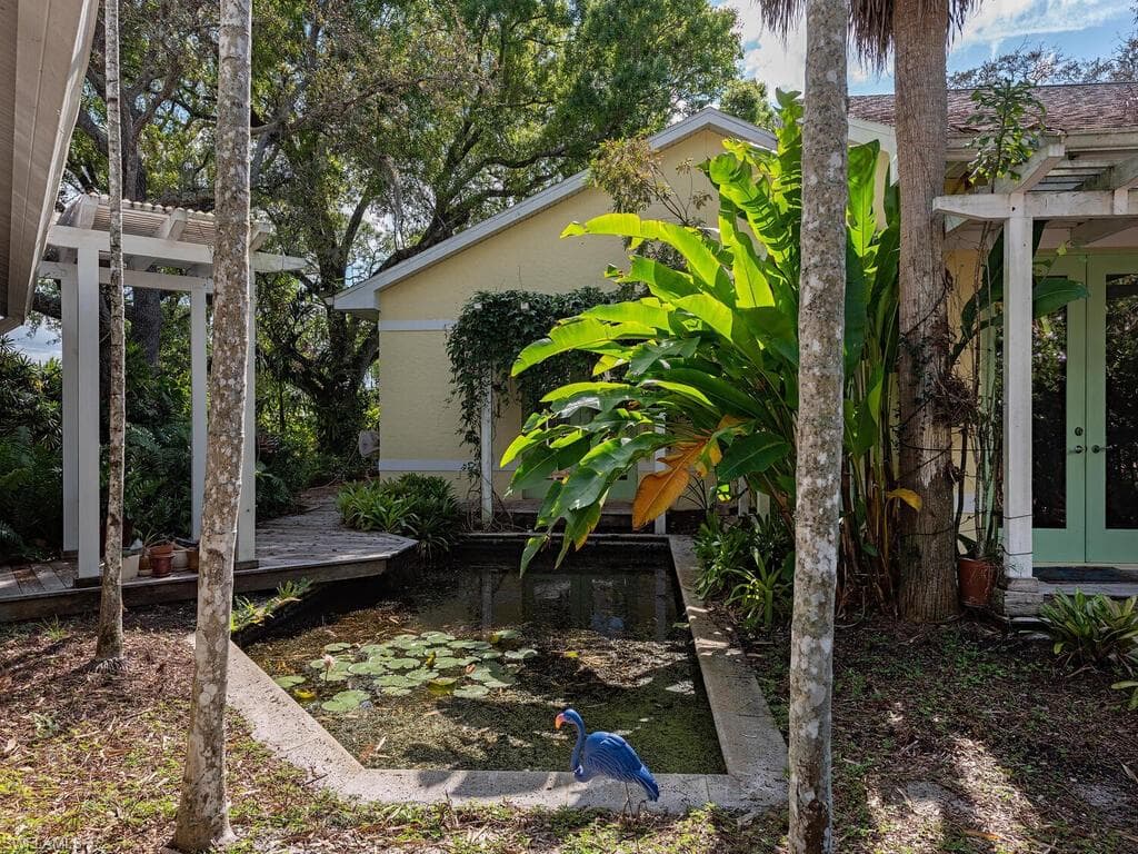 461 Carica Rd, Naples, FL 34108-15