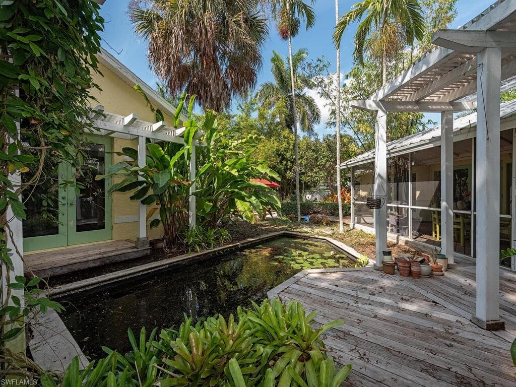 461 Carica Rd, Naples, FL 34108-16