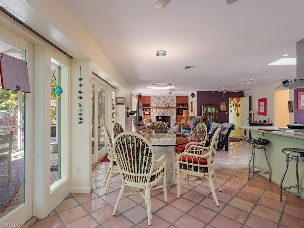 461 Carica Rd, Naples, FL 34108-6