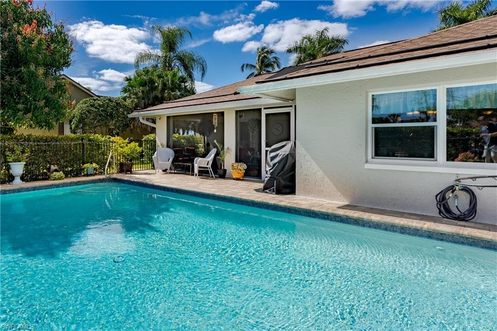 5303 Berkeley Dr, Naples, FL 34112-4