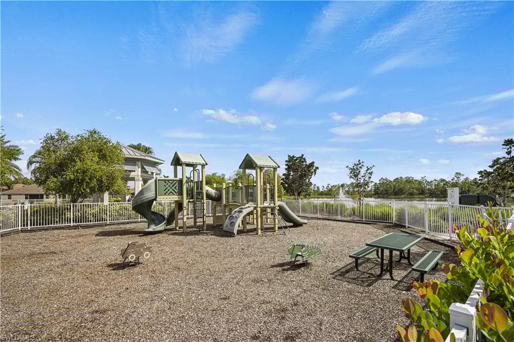 4172 Bloomfield St, Fort Myers, FL 33916-43