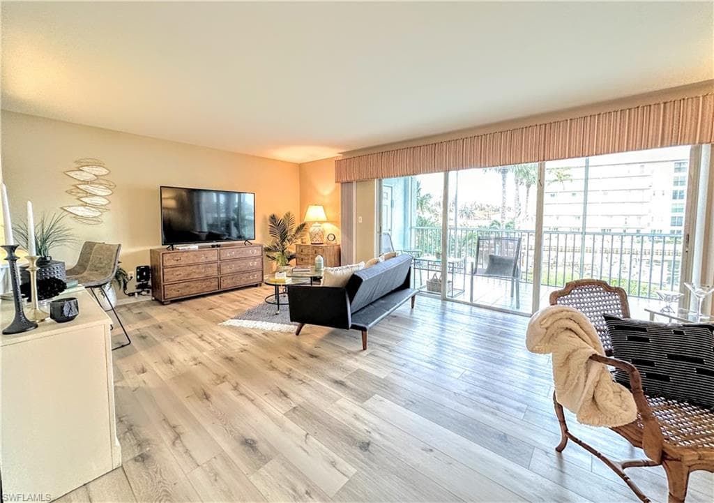 2880 Gulf Shore Blvd N 206, Naples, FL 34103-11