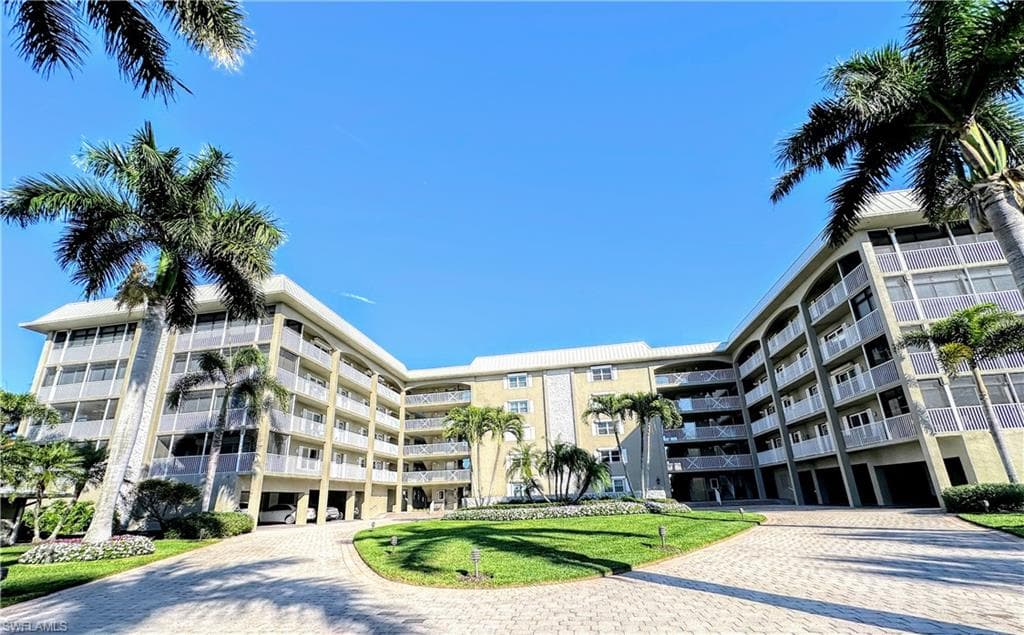 2880 Gulf Shore Blvd N 206, Naples, FL 34103-26