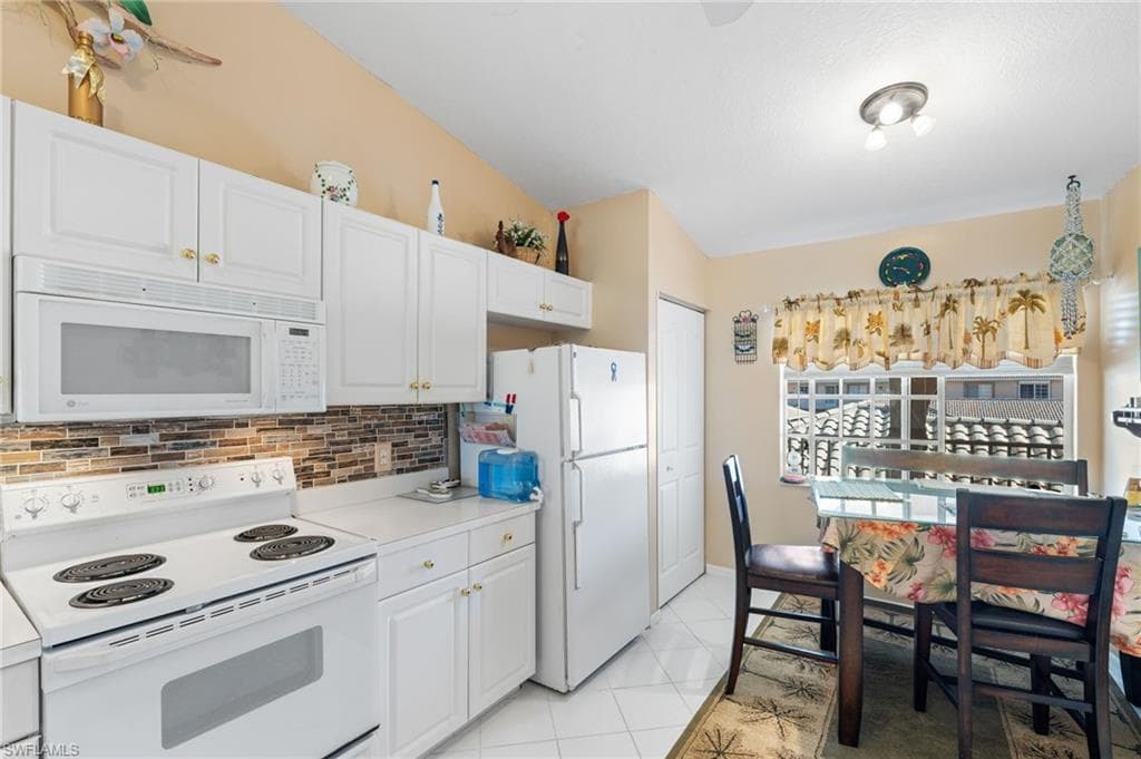 9061 Michael Cir 5-506, Naples, FL 34113-33