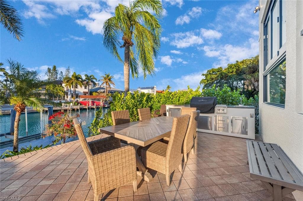 155 Heron Ave, Naples, FL 34108-8
