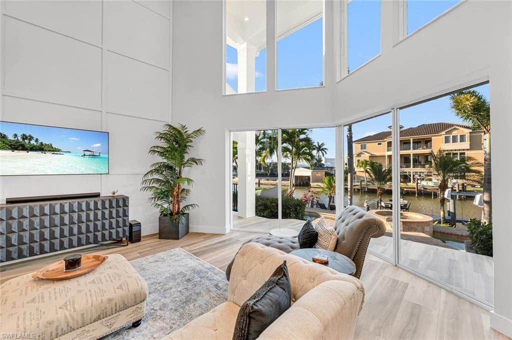 155 Heron Ave, Naples, FL 34108-10