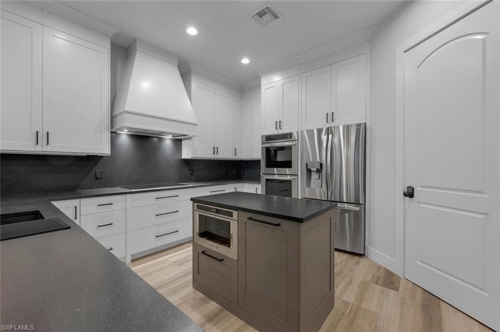 155 Heron Ave, Naples, FL 34108-14