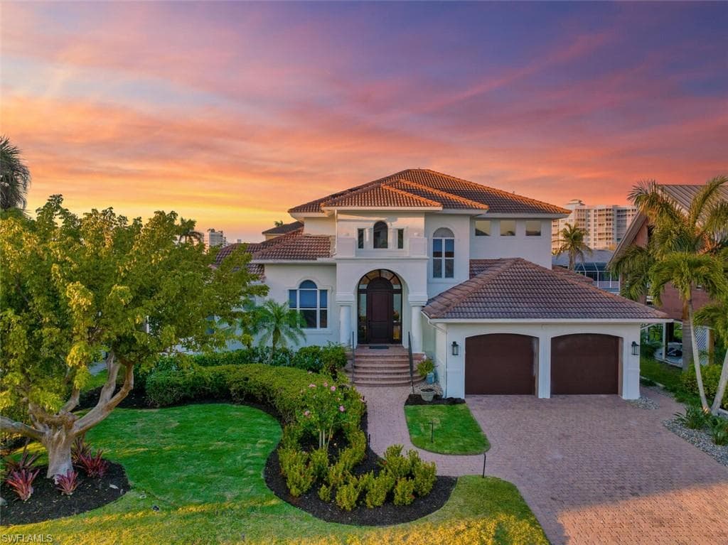 155 Heron Ave, Naples, FL 34108-1