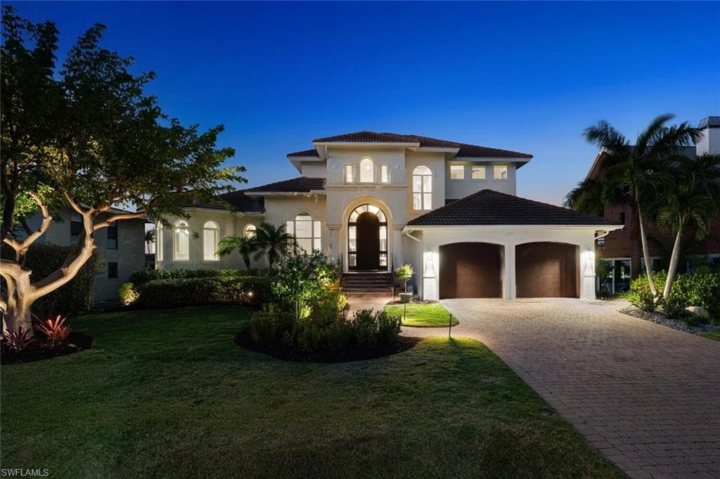 155 Heron Ave, Naples, FL 34108-2
