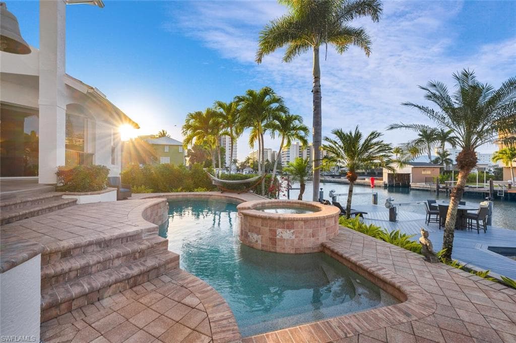 155 Heron Ave, Naples, FL 34108-6