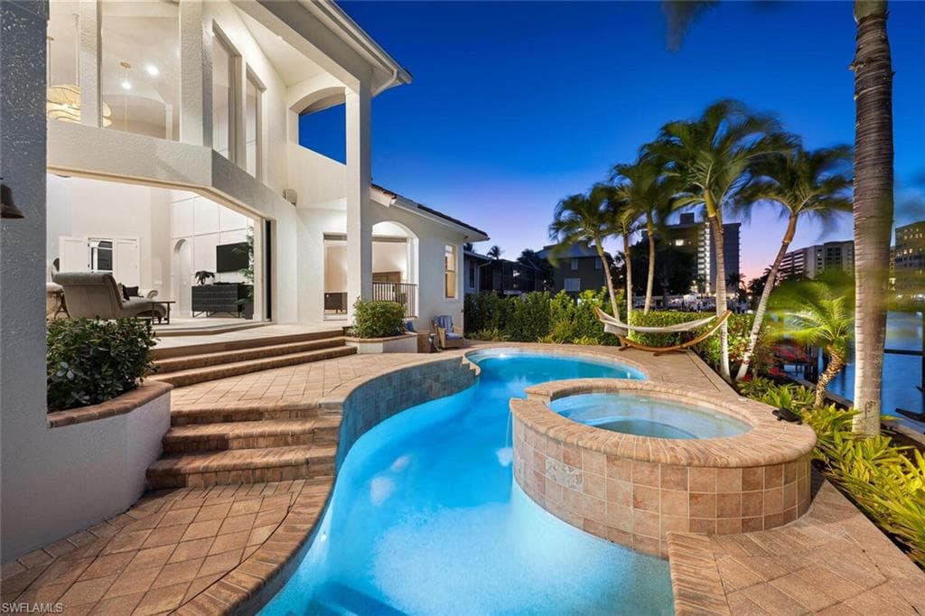 155 Heron Ave, Naples, FL 34108-7