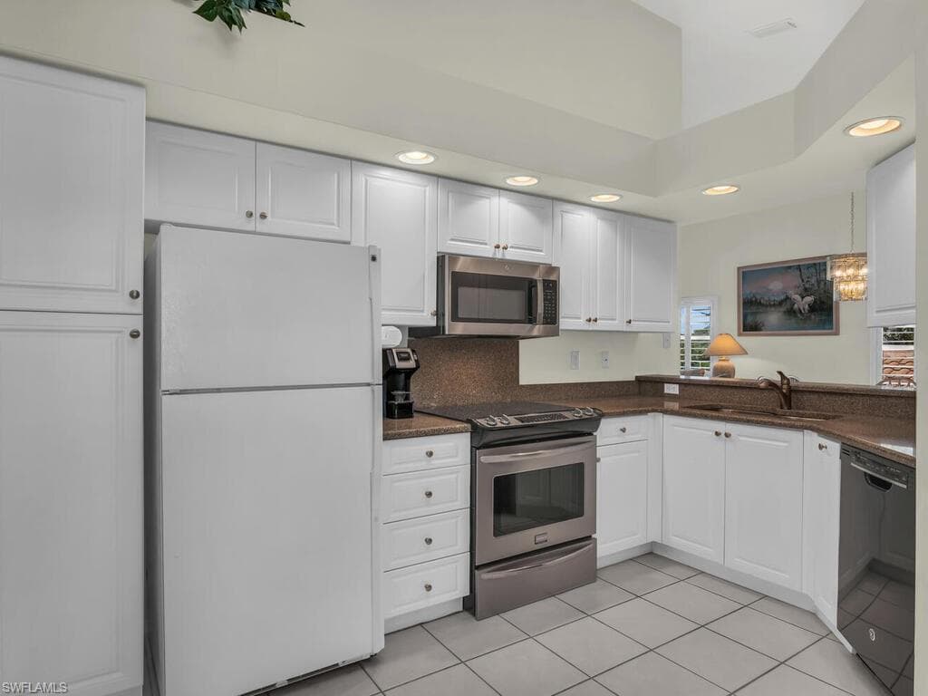 254 Newport Dr 412, Naples, FL 34114-9
