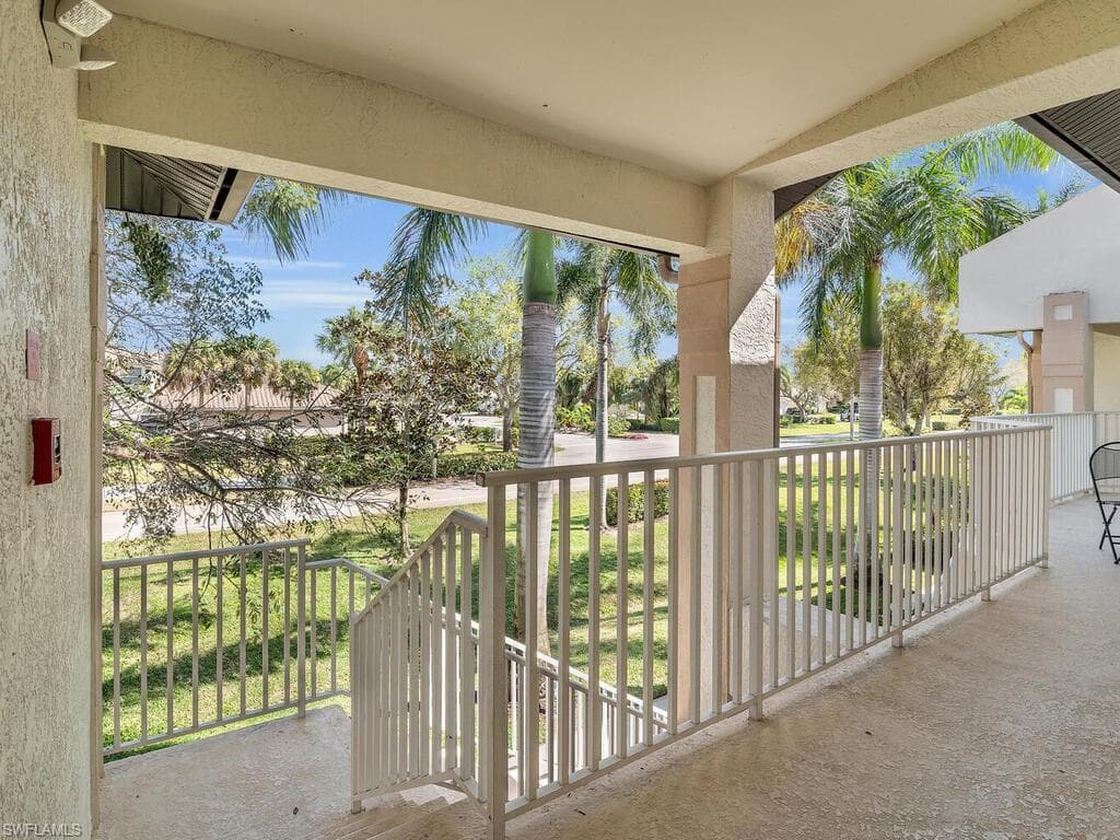 254 Newport Dr 412, Naples, FL 34114-23