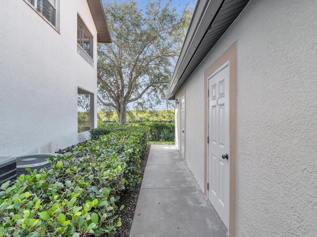 254 Newport Dr 412, Naples, FL 34114-24