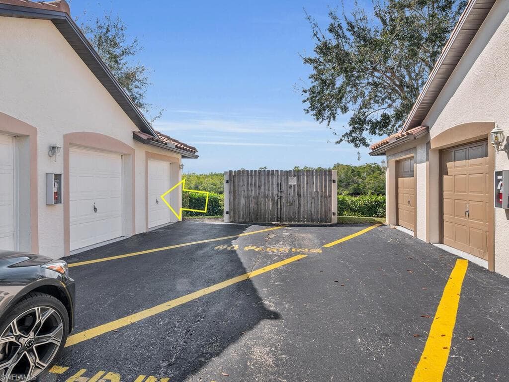 254 Newport Dr 412, Naples, FL 34114-25