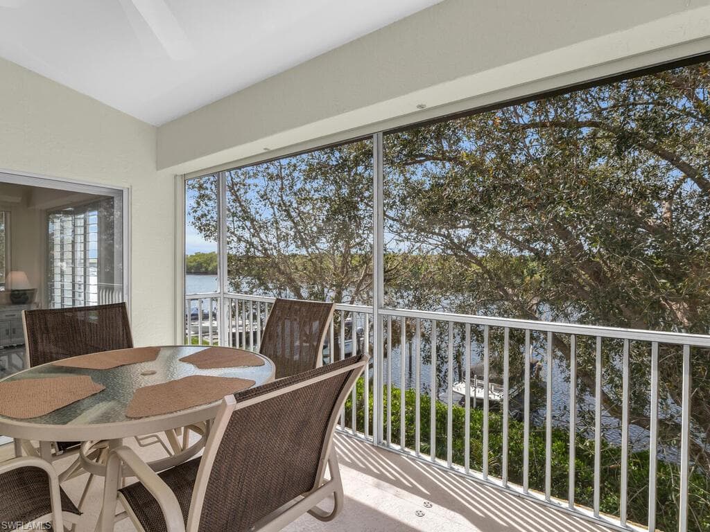 254 Newport Dr 412, Naples, FL 34114-4