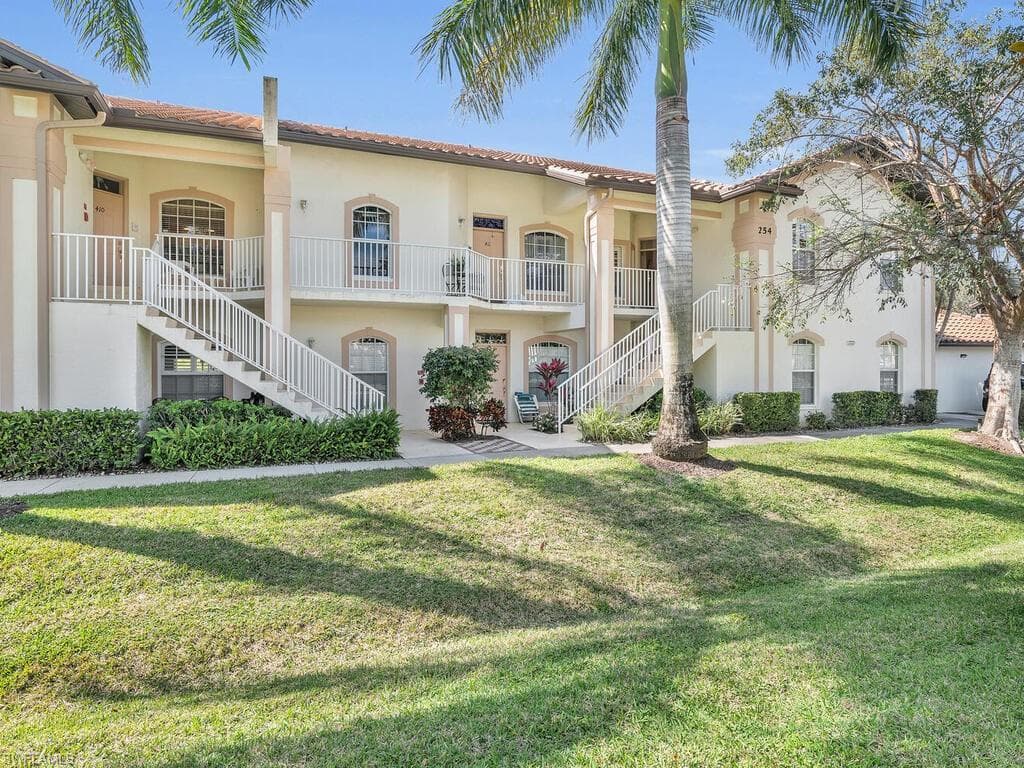 254 Newport Dr 412, Naples, FL 34114-7