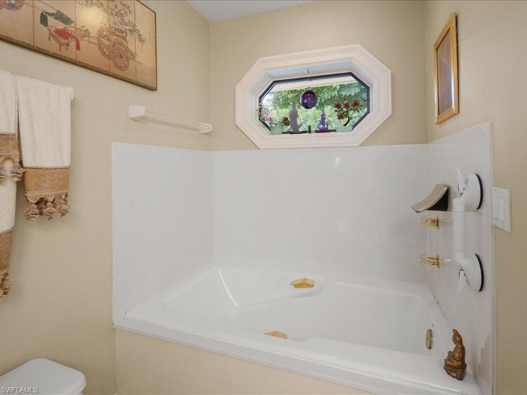 10 Sabre Ln, Naples, FL 34102-13