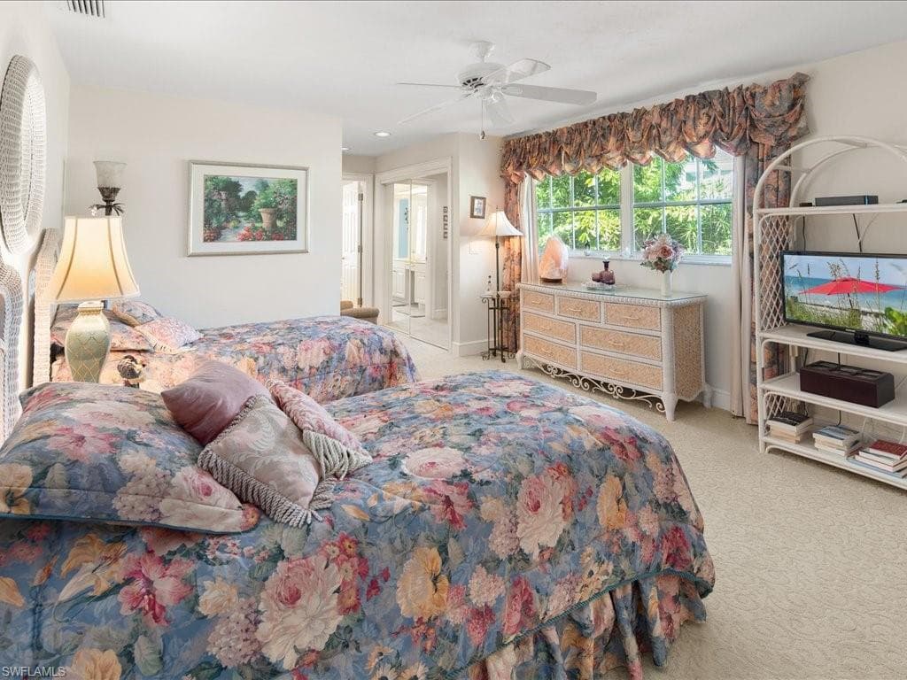 10 Sabre Ln, Naples, FL 34102-14