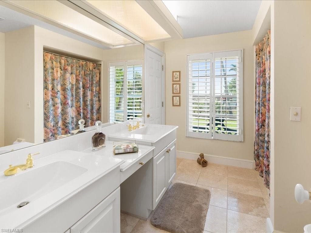 10 Sabre Ln, Naples, FL 34102-15