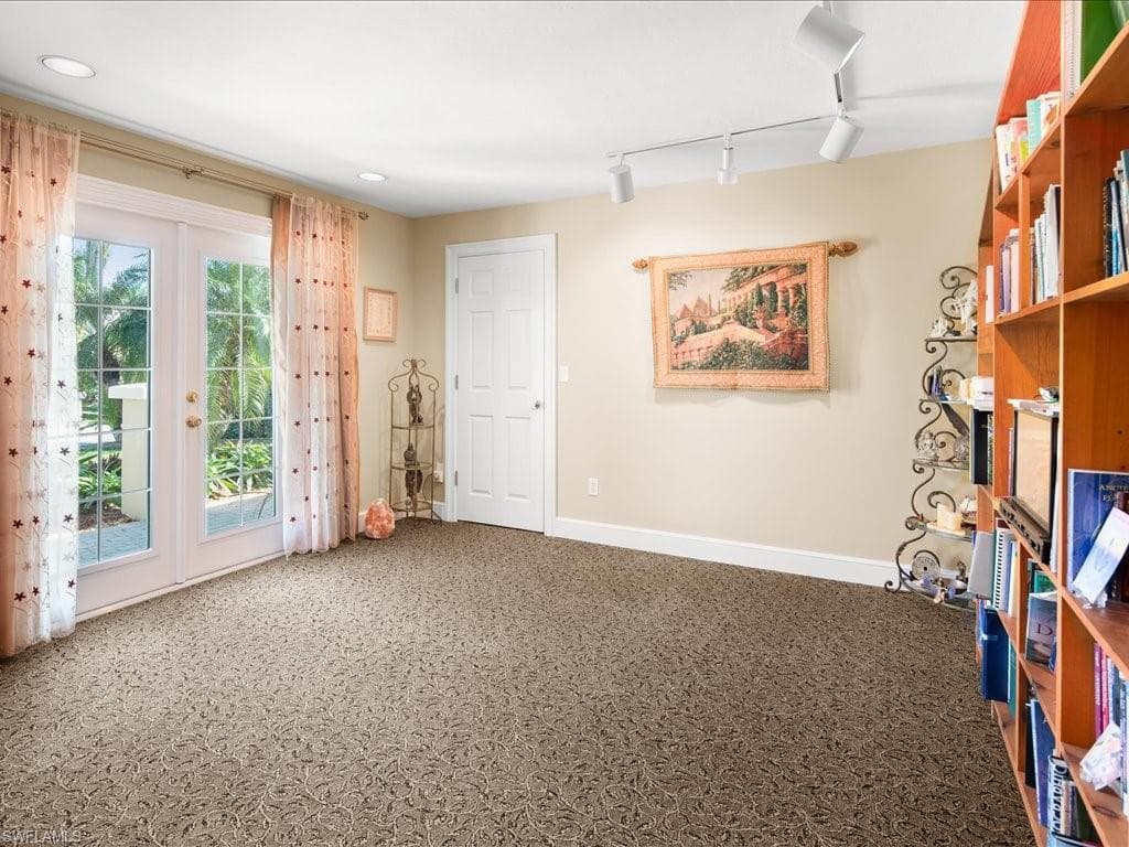 10 Sabre Ln, Naples, FL 34102-16