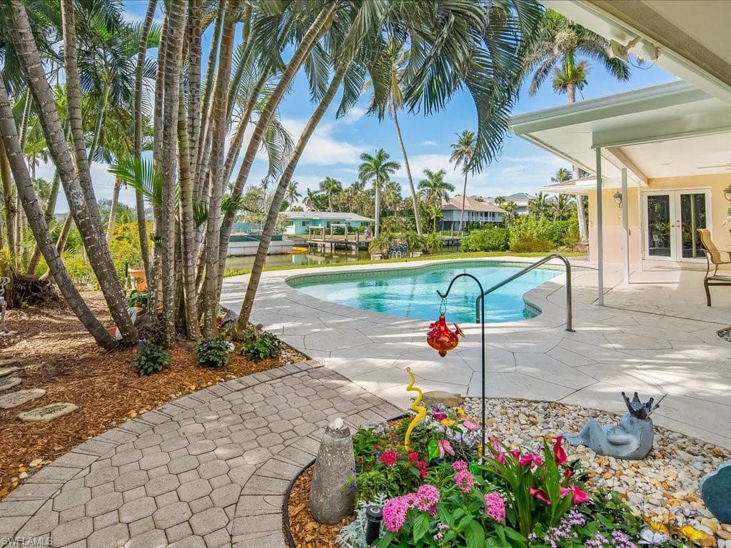 10 Sabre Ln, Naples, FL 34102-20